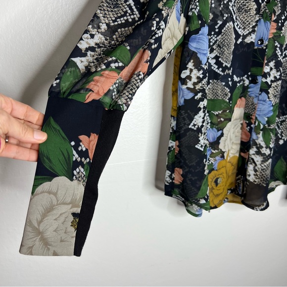 Cabi 3762 Snake Charmer Floral Sheer Blouse Sz Medium - Picture 6 of 8